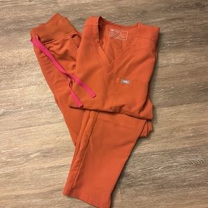 Figs Scrubs hard to find Salmon color .. Size small/talls !